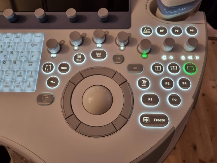 Split screen button on an ultrasound machine.